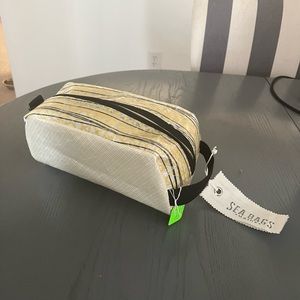 NWT seabags of Maine cosmetic bag